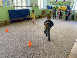 Группа Зайчата, инструктор по ФК Султанова Э.В. Группа Зайчата, инструктор по ФК Султанова Э.В.