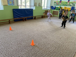 Группа Зайчата, инструктор по ФК Султанова Э.В. Группа Зайчата, инструктор по ФК Султанова Э.В.