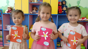 Изготовление открыток "Раз -ромашка, два- ромашка", средняя группа Мышки Изготовление открыток "Раз -ромашка, два- ромашка", средняя группа Мышки .