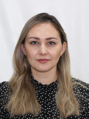 Педагогический работник Акназарова Елена Александровна